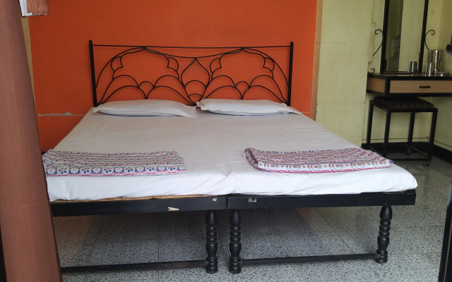 Shri Mahalaxmi Yatri Niwas