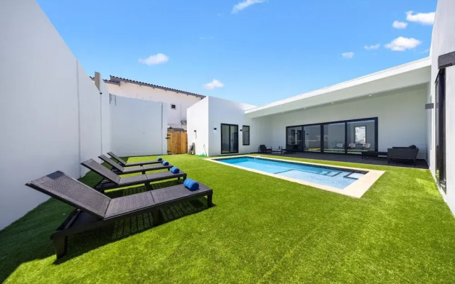 Brand NEW Villa Central Location Private Pool