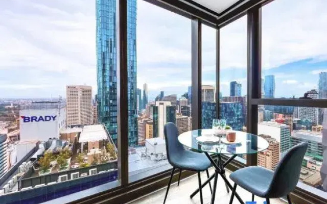 LV42 High-rise condo CBD panoramic city view