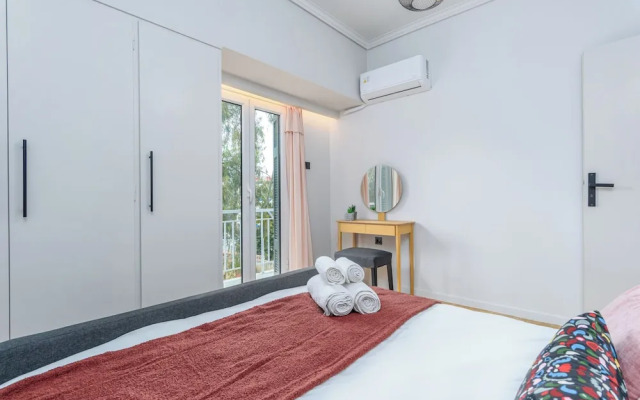 Zeus 2-Bedroom Apt with Acropolis View