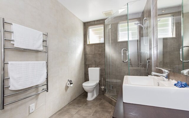 Perfect Central Location, 1/2 way CBD & Airport