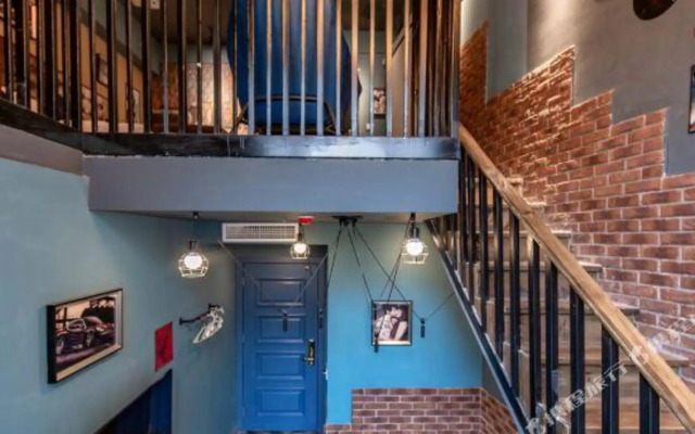 Love You Hotel (Chongqing Huangnibang Metro Station)