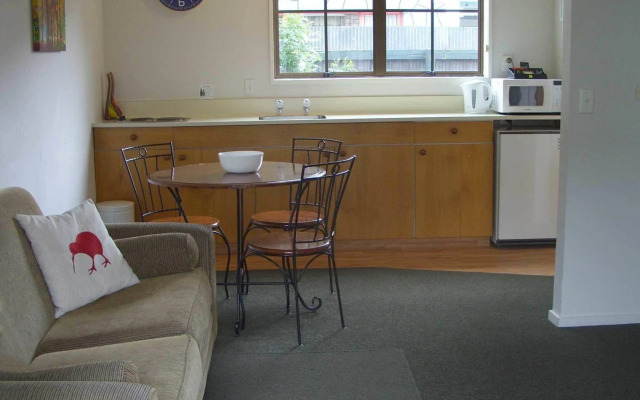 Tudor Court Motel
