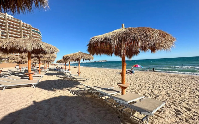 Paradise Found Luxe 2BR Condo in Iconic Location