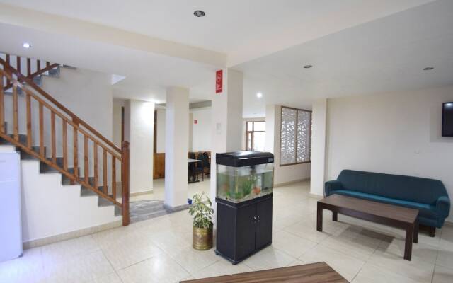 OYO 11552 Hotel Rising Star