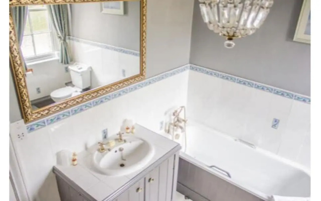 Albert Cottage Hotel