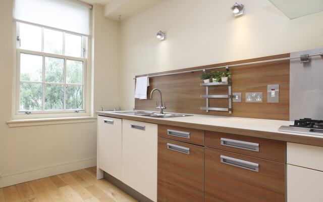 JOIVY Executive 2-Bed Apt With Stunning Roof Terraces