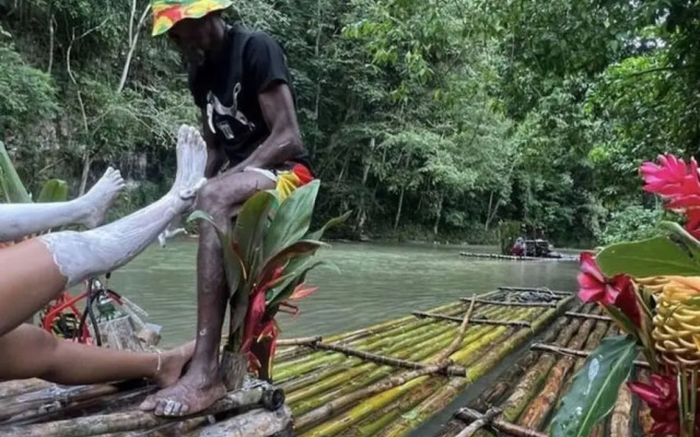 Private Pool Draxhall Gated Gym Tennis Full AC