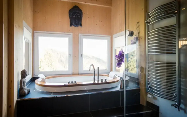 Quiet Chalet in Turracherhöhe with Sauna & Indoor Hot Tub
