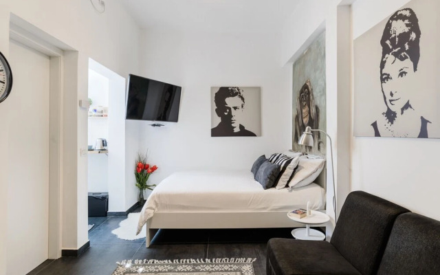 Rothschild Chic Studio