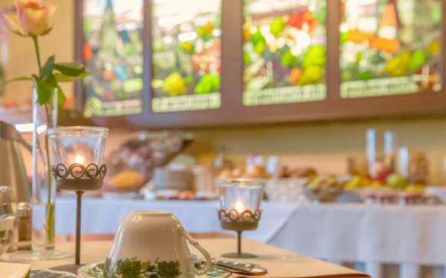 Zur Altstadt - Am Fuße der Osterburg - Gaststätte, Pension, FEWO