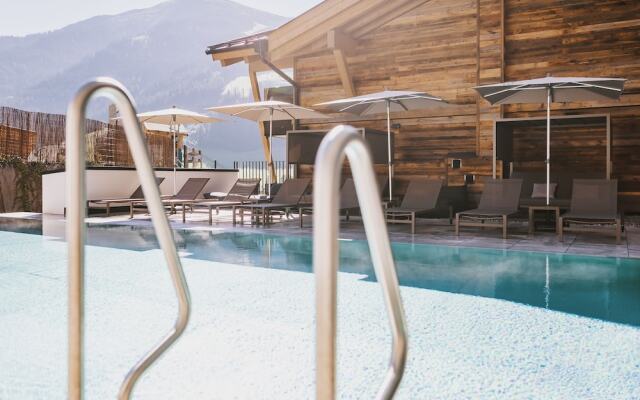 GLEMM by AvenidA Superior Hotel & Residences