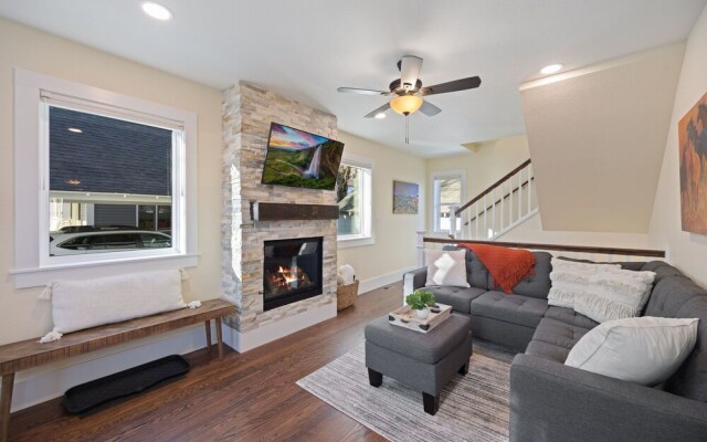 Cozy Home in Downtown Loveland W/ Free Bikes!