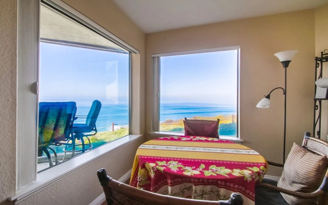 Gorgeous Ocean View Condo with Pool & Spa SURF9 by RedAwning