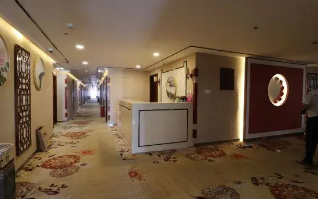 Junyue Baihe Theme Hotel