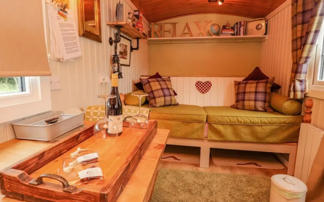 Bracken Hut at Copy House Hideaway