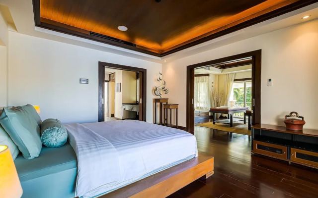 7 Bedrooms Mansion on The Golf Course-JB