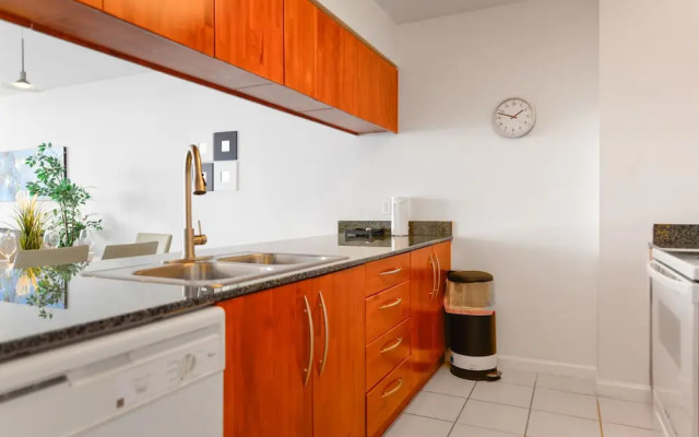 Stunning Apartment W pool & Gym- Parking