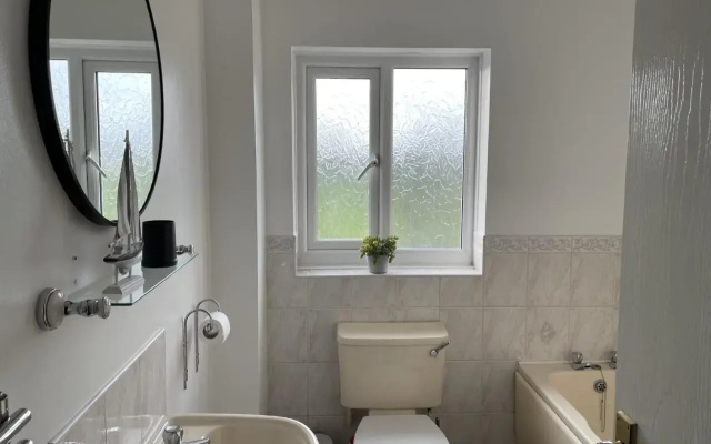 Superb Holiday Home in Springfields, Llanelli