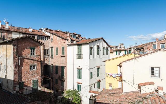 Affordable suite with a view in the Heart of Lucca