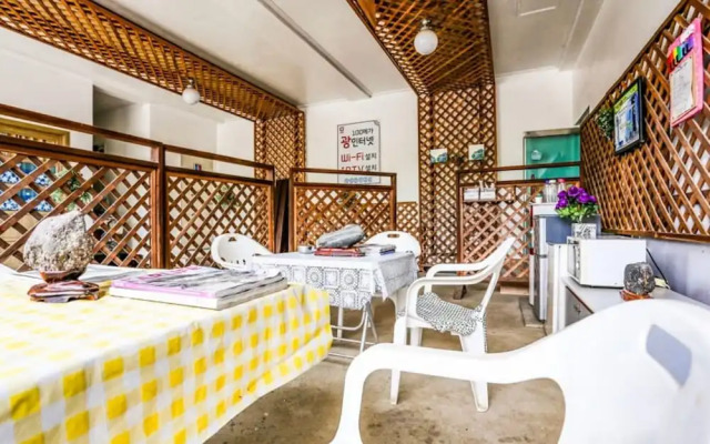 Sokcho White Light House Pension