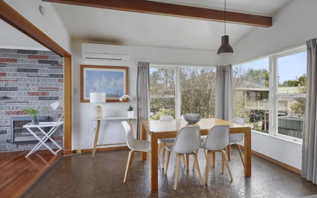 Dazzling Mairangi Bay Retreat Sea Views