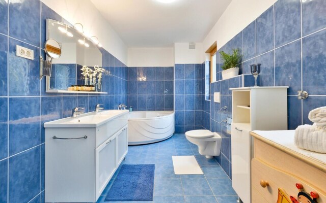Nice Home in Zagreb With 6 Bedrooms and Wifi