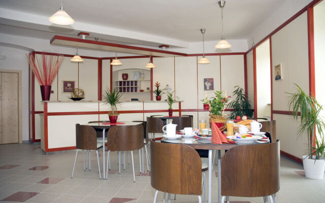 Hotel Ostrov Garni