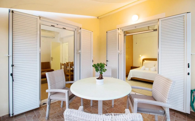 Romanos Beach Villas