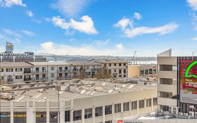 Contemporary 1Br City Escape  With Pool & Gym