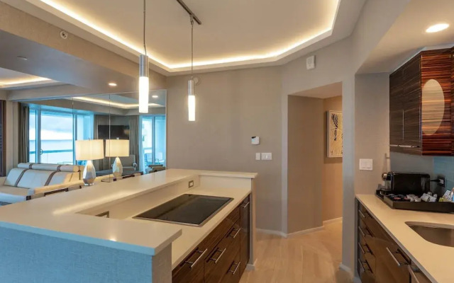 Oceanview Condo in Central Beach