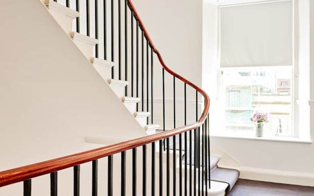 JOIVY Luxury George Street Apartments: Edinburgh Suite