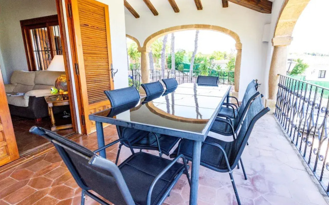 Amazing Villa With Views, Fantastic Bbq Dining Large Pool Area