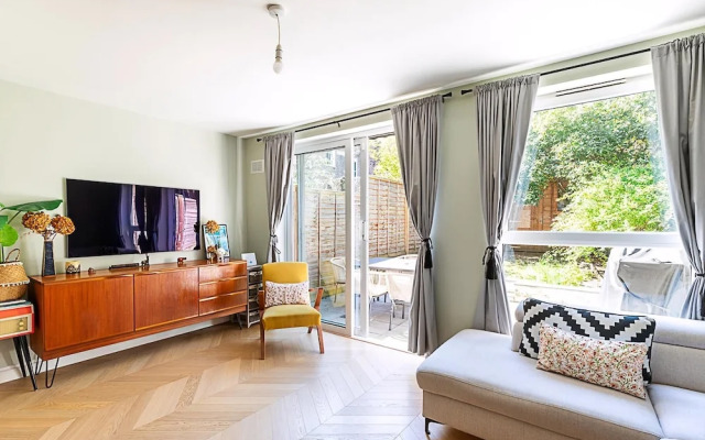 Stylish Islington Garden Flat Sleeps Four