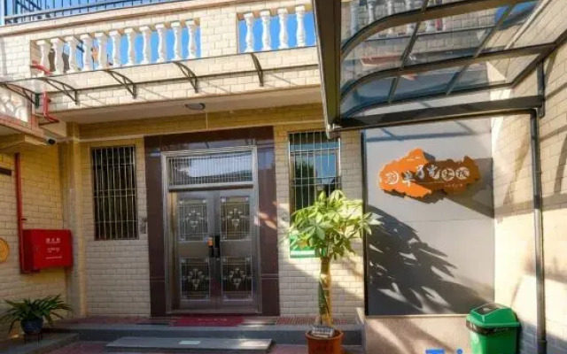 Half Moonlight Courtyard Inn