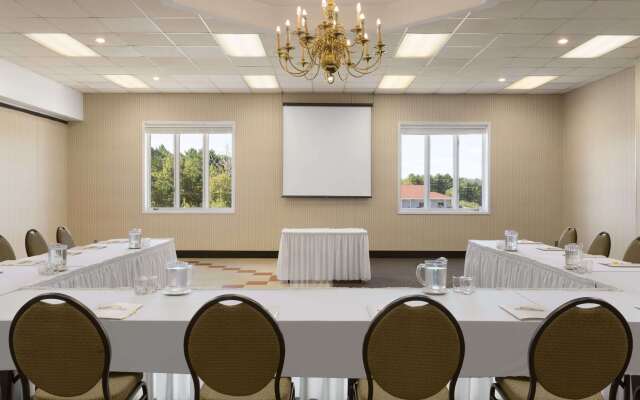 Days Inn & Conference Center by Wyndham Bridgewater
