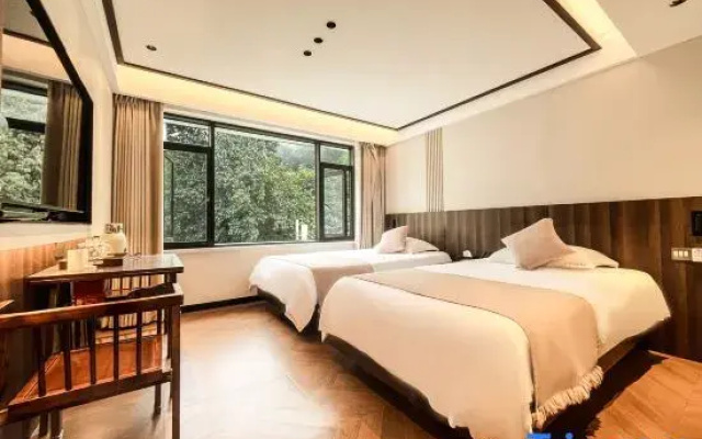 Mu Zeyuan ・ Quiet Years Tranquil Vacation Apartment (Roushen Baodian)