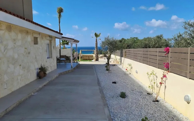 Zoi's SeaView House
