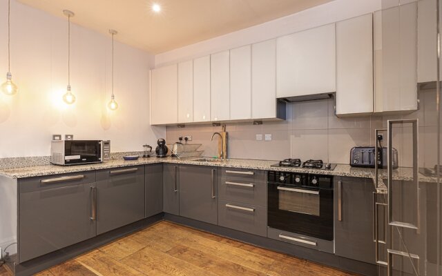 Elegant 4br House in Kensington