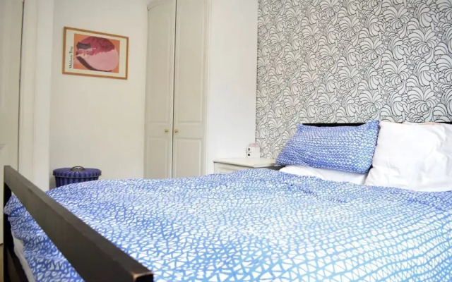 Spacious 2 Bedrooms Apartment by Royal Mile