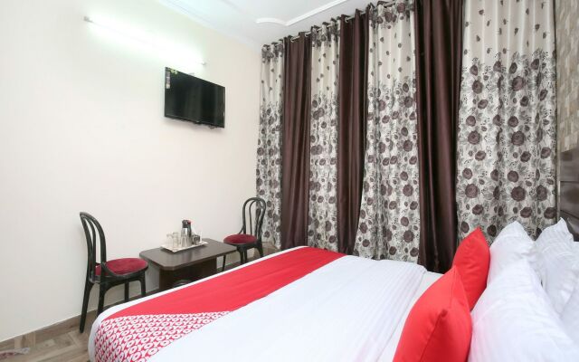 OYO 13700 Hotel Star Palace