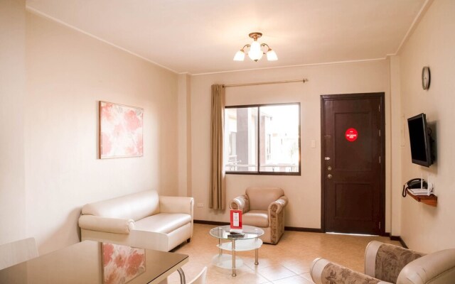 Las Palmeras Apartelle by OYO Rooms