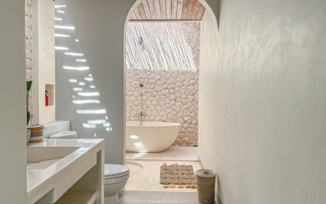 Moana Villa & Suites Bingin