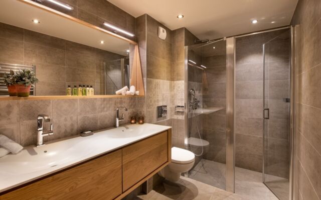 Mammoth Lodge by Alpine Resorts