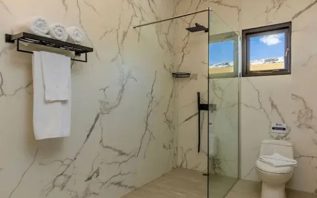 Tides Villa 4BR Private Pool Walk to the Beach