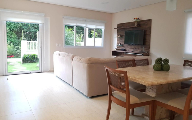 LINDA CASA TERREA UBATUBA - piscina, wifi, AC, churrasqueira, praia Lagoinha