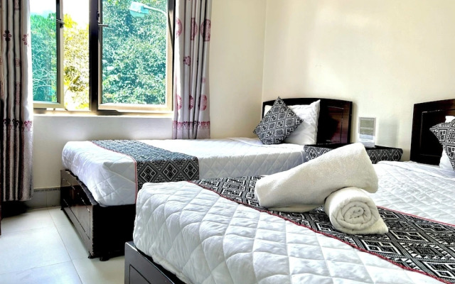 Frontier Hostel & Tours