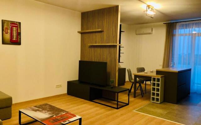 Modern and New Apartment near City Center V6B-64
