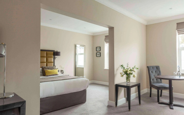 Oatlands Park Hotel