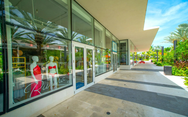 Modern 1BR Apt w Rooftop Pool Onsite Amenities